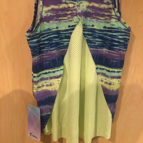 BNWT Ivivva (Girls Lululemon) Tank  Top - Size 14 - Picture 3 of 4